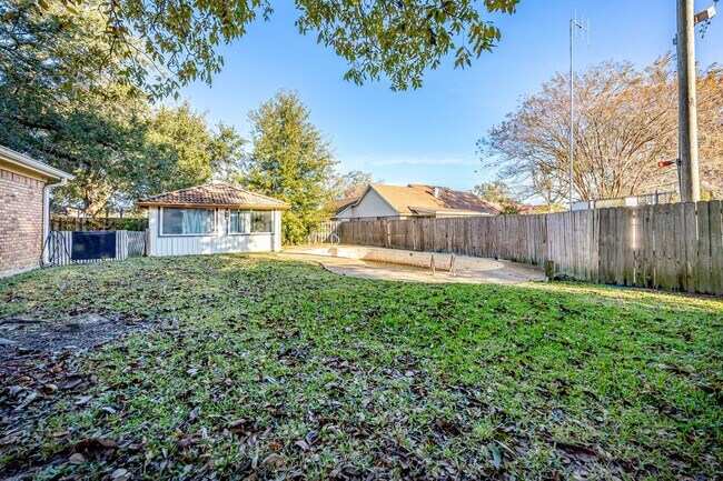 Building Photo - 3 Bedroom 2 Bath Back Bay Luxury Rental Home