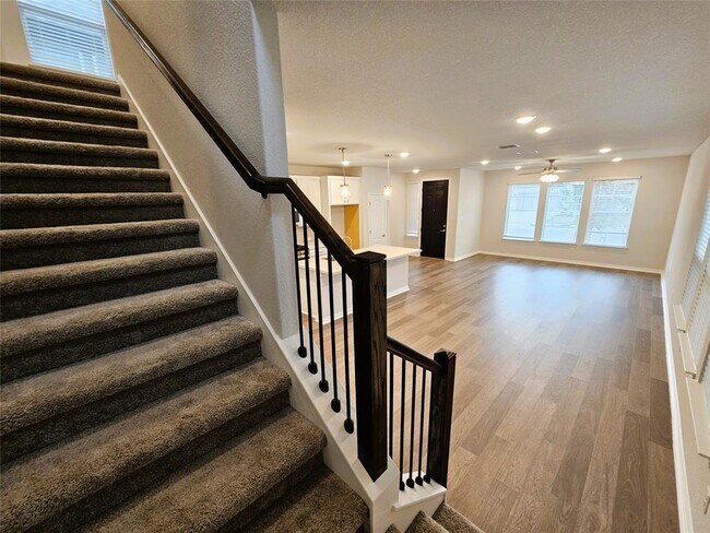 Building Photo - 104 Greinert Dr