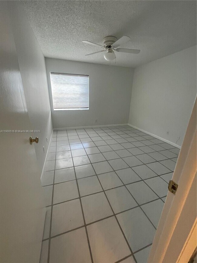 Building Photo - 485 Flanders K