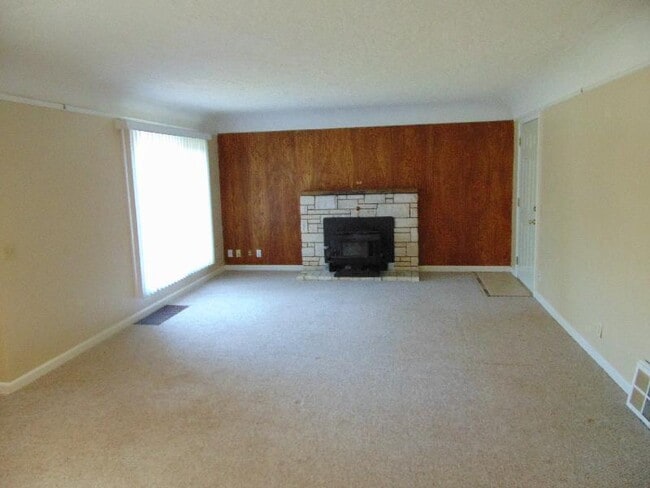 Building Photo - Adorable 3BD Home with Tons of Vintage Charm!