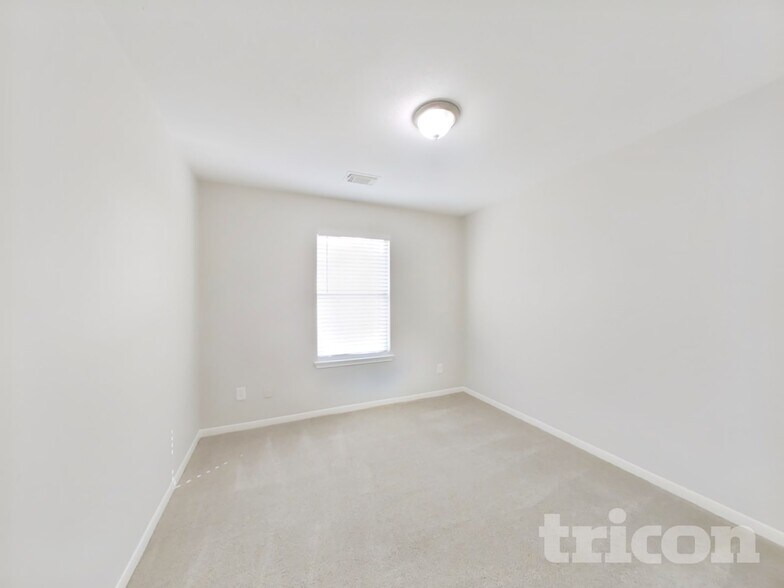 Building Photo - 7402 Deloache Ave