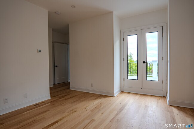 Building Photo - 100 Truman St