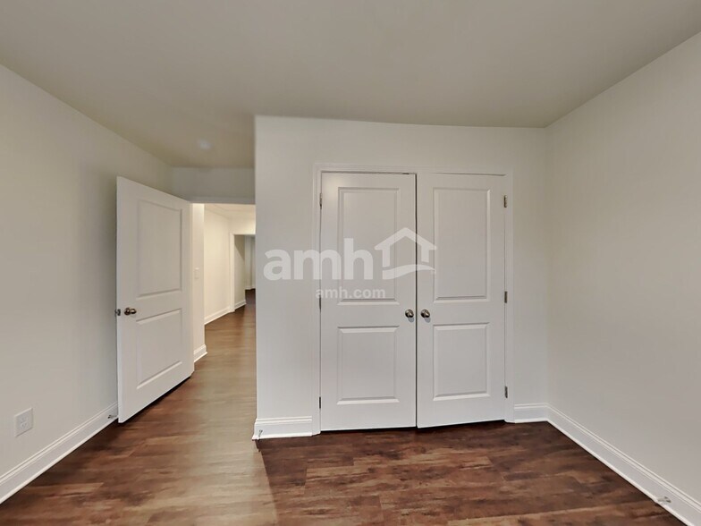 Building Photo - 2003 Windsor Park Ave