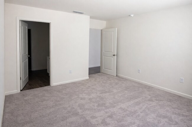 Building Photo - 516 Liberty Hall Dr