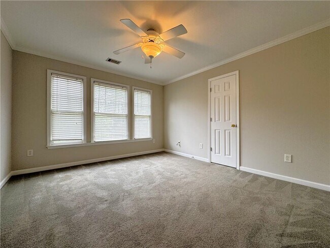 Building Photo - 907 Lenox Ct NE