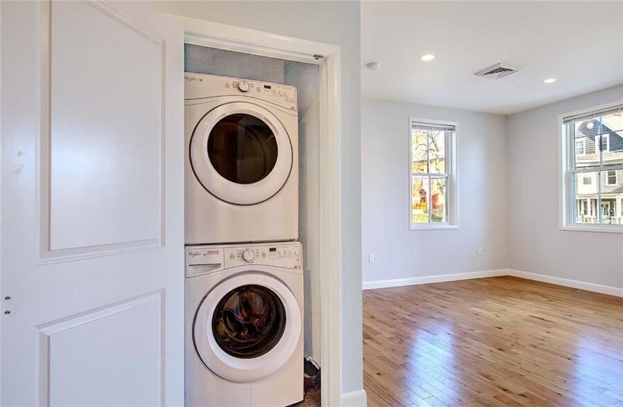 Building Photo - 400 Hope St