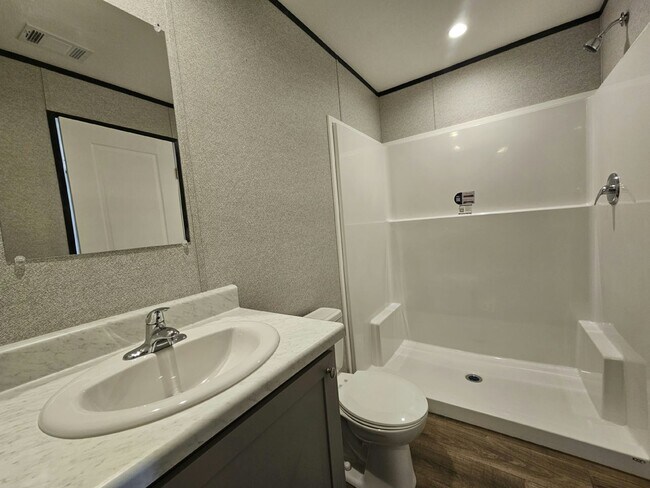 Building Photo - 511 Suwanee Dr