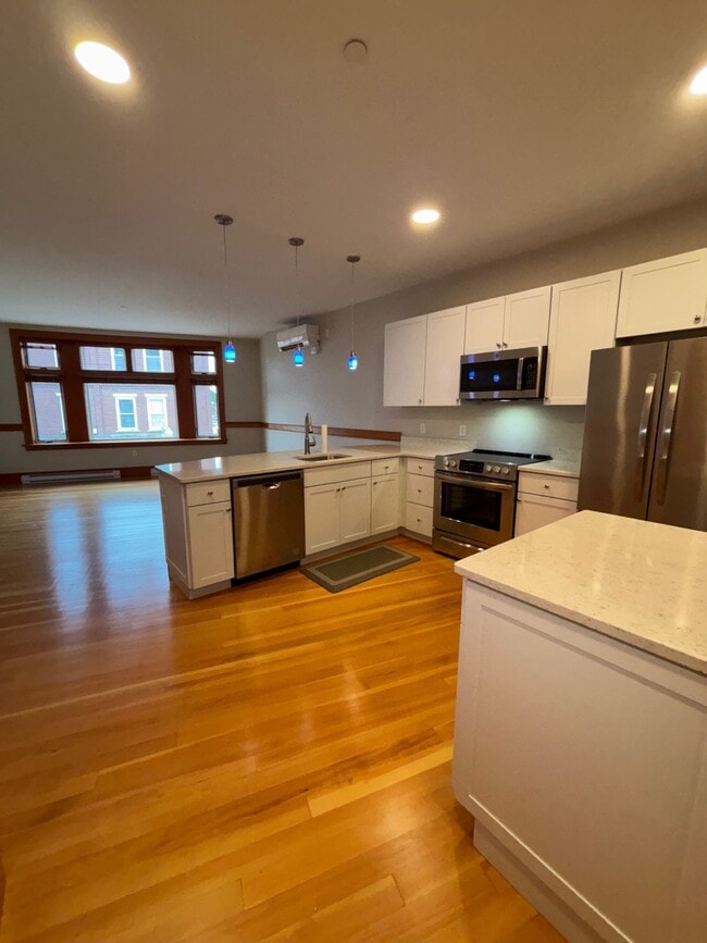 Primary Photo - 609 Main St