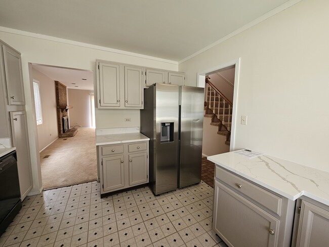 Building Photo - 2385 Goldfinch St