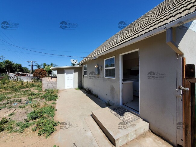 Building Photo - 2B/1B Home in Fallbrook!