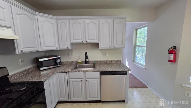 Building Photo - 602 Cypress Ln