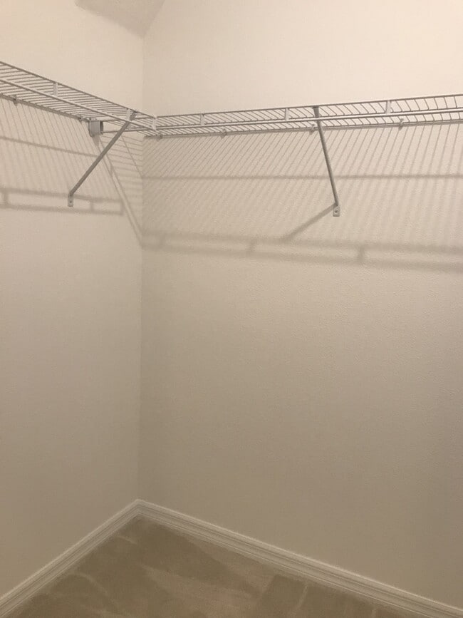 Building Photo - 5 Bedroom Westside Village Community