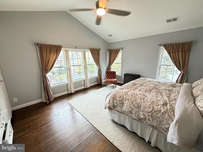 Building Photo - 4318 Lynbrook Dr