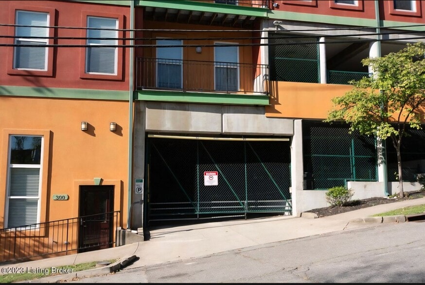 Building Photo - 2411 Brownsboro Rd