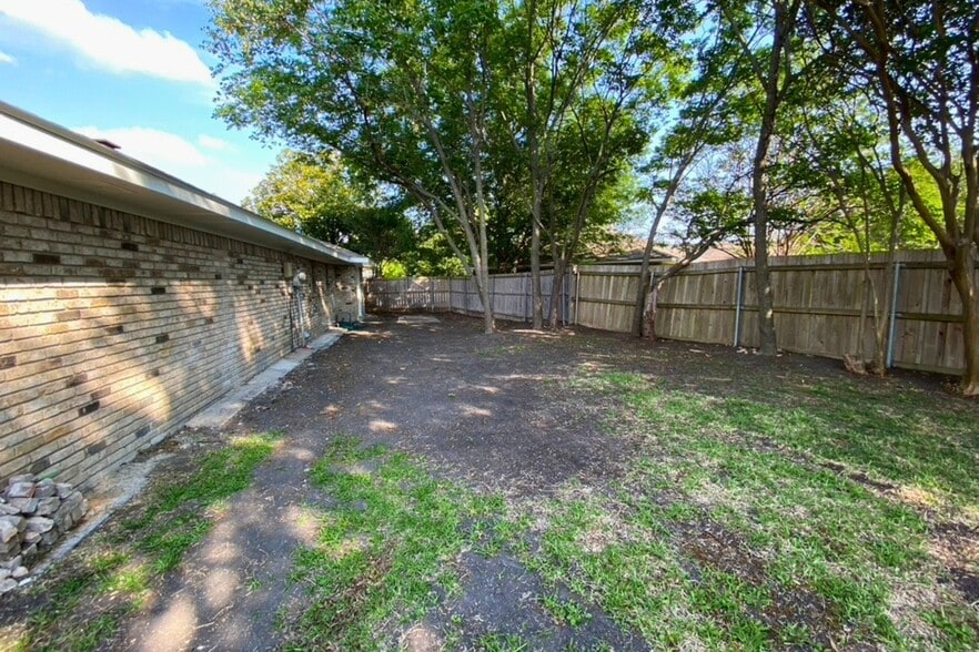 Building Photo - 2917 Las Palmas Ln