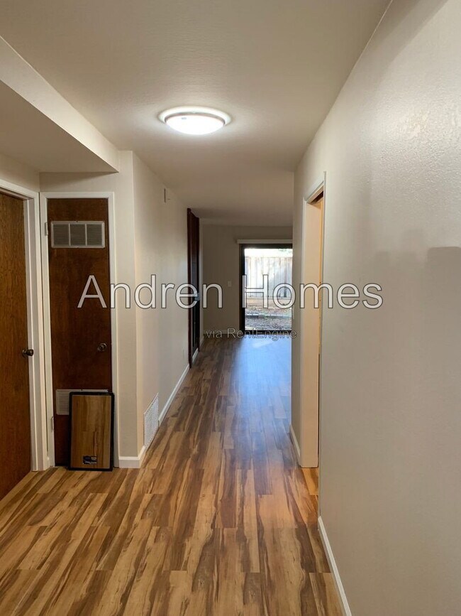 Building Photo - 150 Sea Ridge Ct