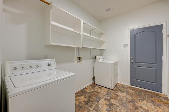 Building Photo - 14018 White Oak Gardens Dr