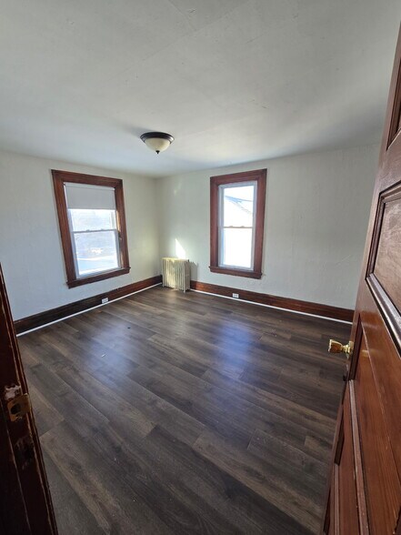 Building Photo - 208 Walnut St