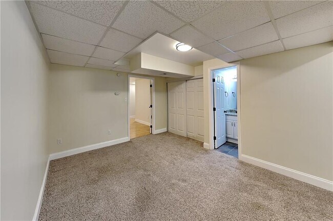Building Photo - 3829 Bluffview Dr