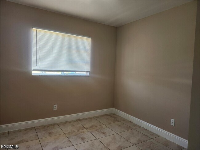 Building Photo - 217 Hightower Ave S