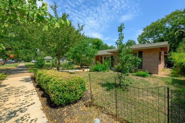 Building Photo - 3819 Avenue F