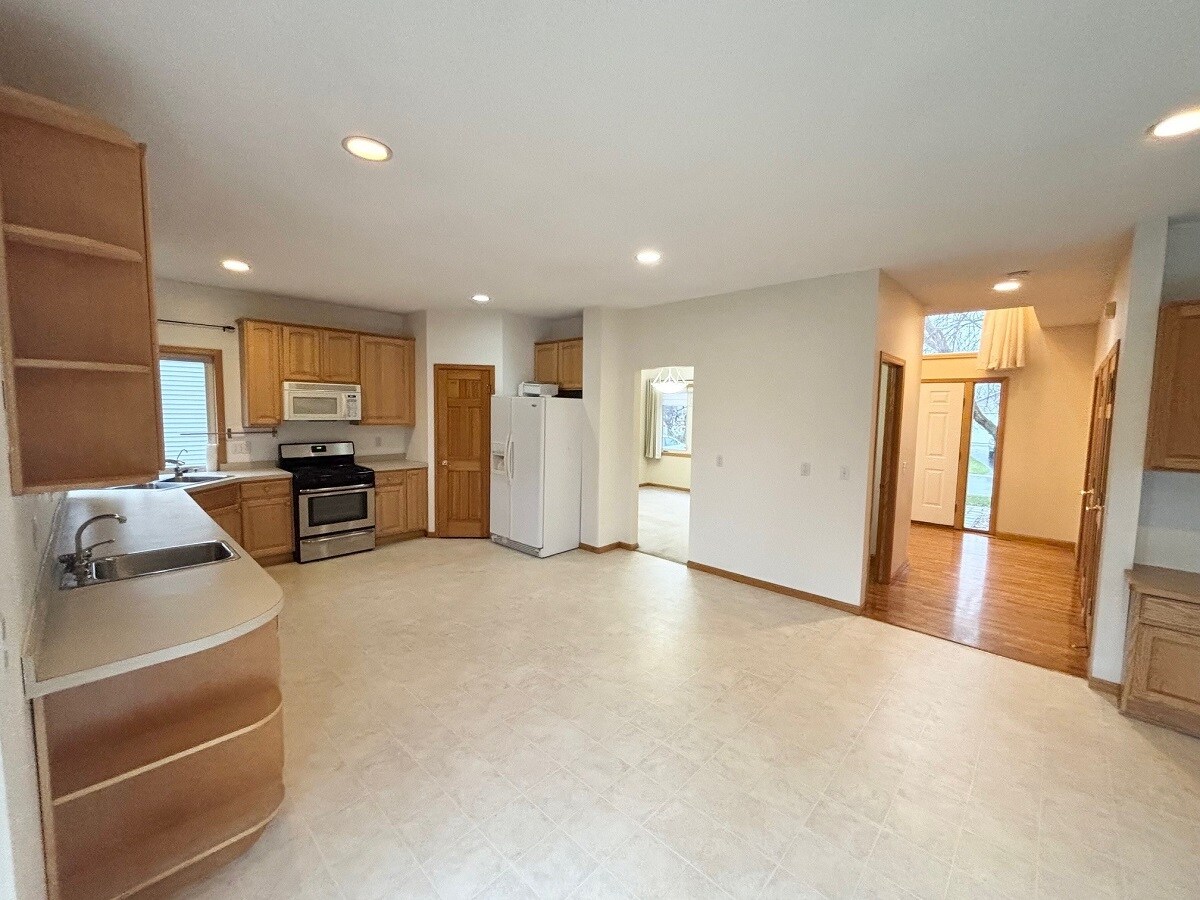 Building Photo - 15014 Valley View Pl