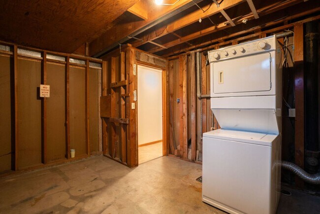 Building Photo - Spacious North Tacoma waterfront Unit with Million dollar Puget Sound Views