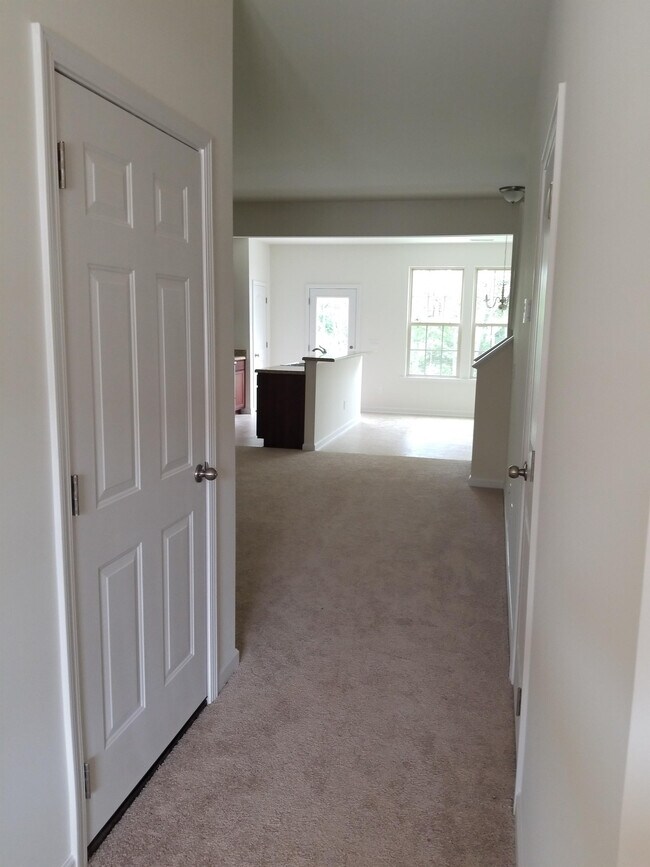 Building Photo - 49 E Grove Point Dr