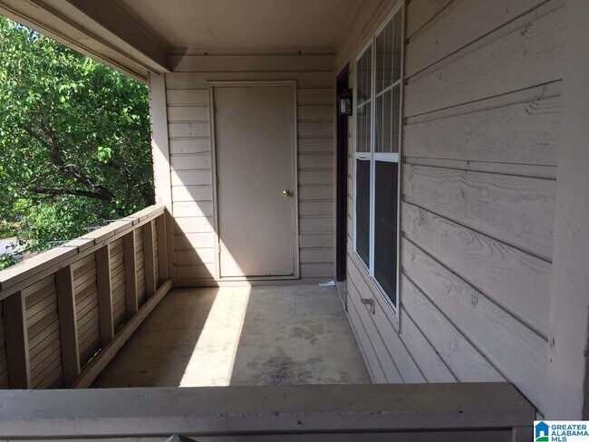 Building Photo - 1108 Chapel Creek Dr