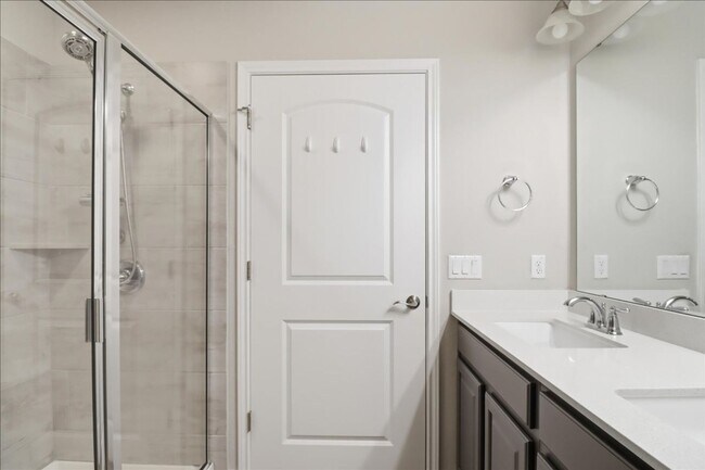 Building Photo - 532 Hereford Ln