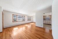 Building Photo - Large 3 Bedroom Apt + Private Office Space