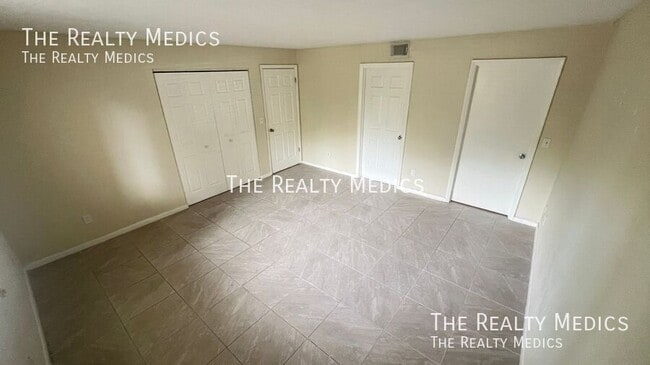 Building Photo - 2130 Forest Knoll Dr NE