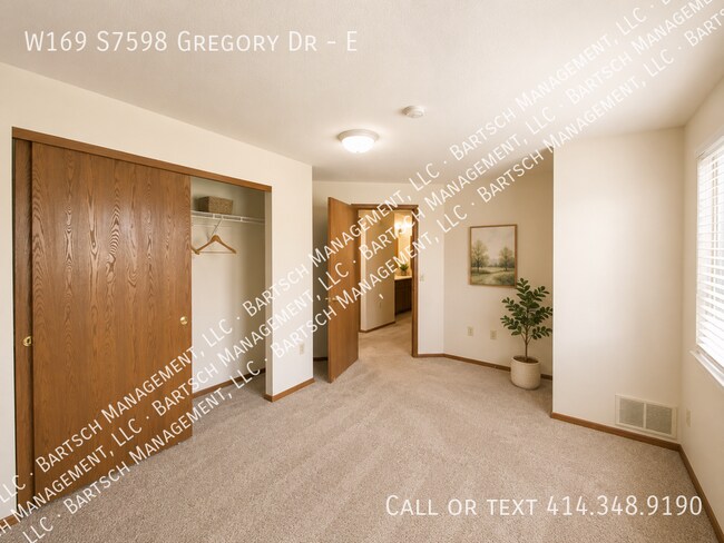 Building Photo - W169 S7598 Gregory Dr-E