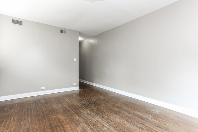 Building Photo - 2647 W Potomac Ave