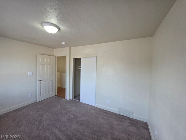 Building Photo - 1590 Mustang Dr