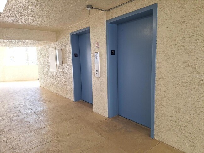 Building Photo - 6009 Sea Ranch Dr