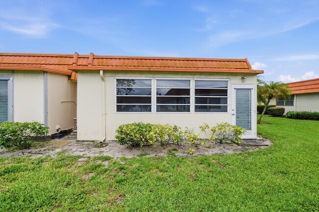 Building Photo - 28 Seville Dr