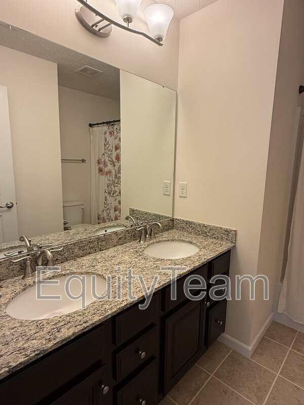 Building Photo - 5686 E Senour Dr