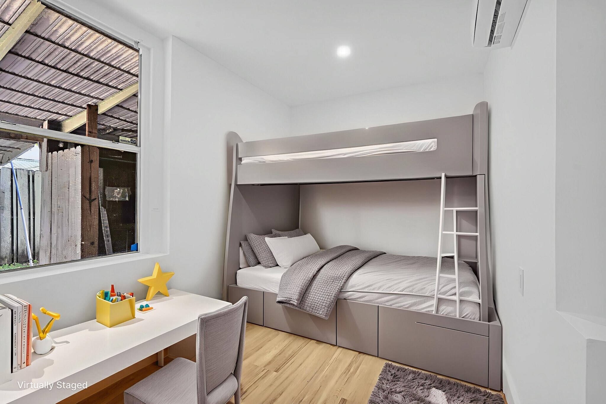 Building Photo - 2419 Coolidge St