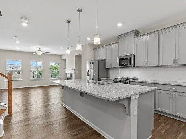 Building Photo - 1829 Lynwood Ln