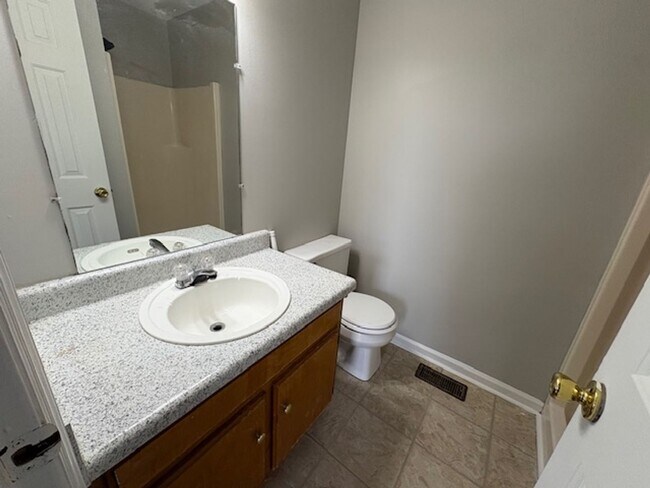 Building Photo - LaVergne-3BR/2BA-1250 SF