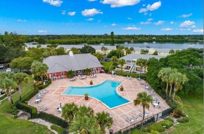 Building Photo - 3889 Pompano Dr SE