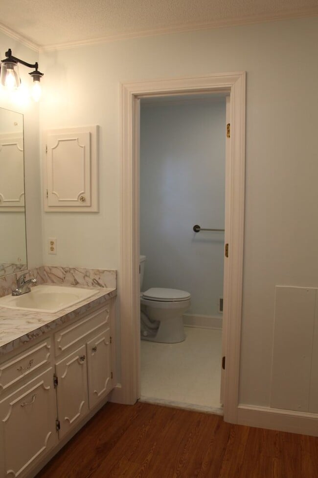 Building Photo - Spacious 4-Bedroom Home in Desirable Walnu...