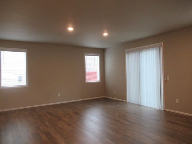 Building Photo - Light and bright 4 bedroom, 2.5 bath home in Covington's Maple Hills community