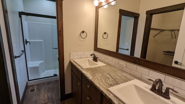 Building Photo - Garden Grove Rancher