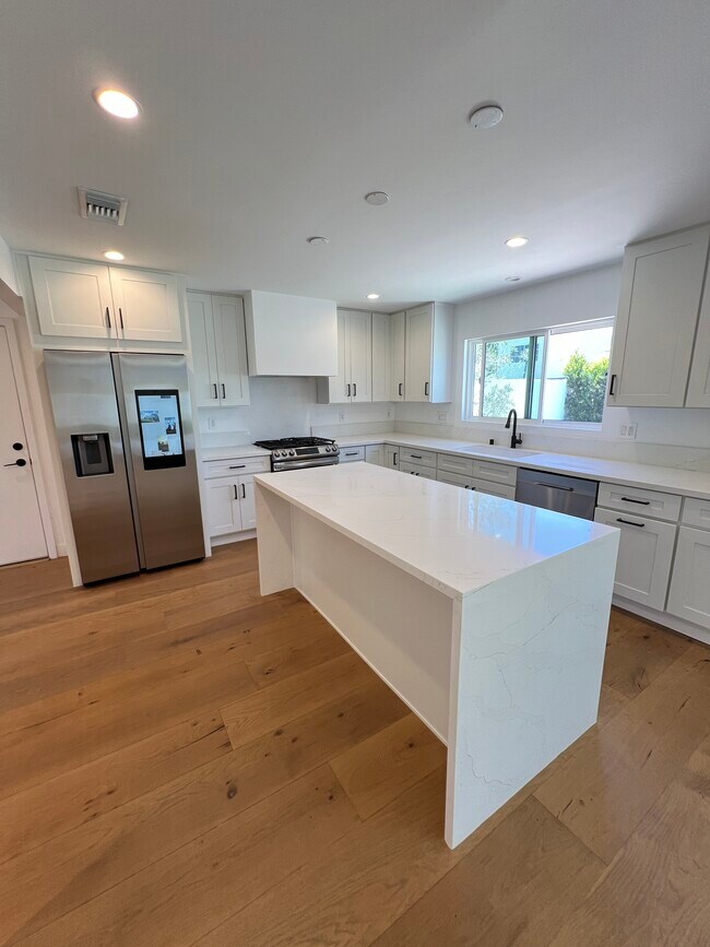 Building Photo - 1863 Burleson Ave