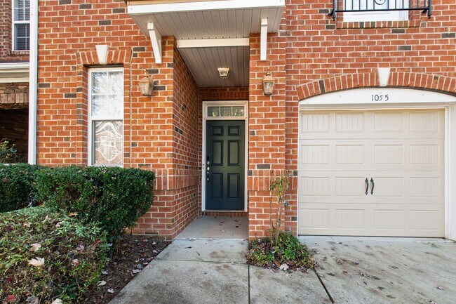 Building Photo - Charming 2-Bedroom Townhome in Desirable R...