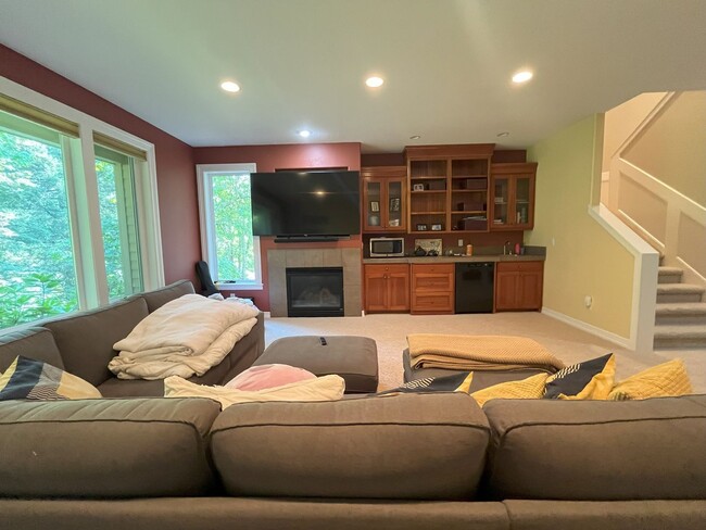 Building Photo - Forest-View Luxury Home with 5 Bedrooms, Luxury Primary Suite & Gourmet Kitchen