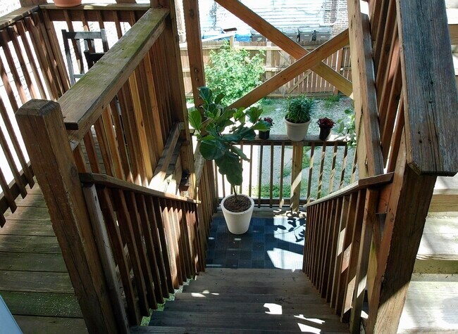 Building Photo - 937 N Ashland Ave