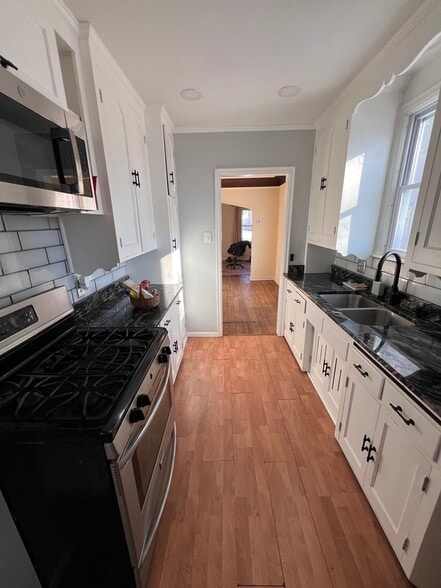 Building Photo - 4536 Park Ave